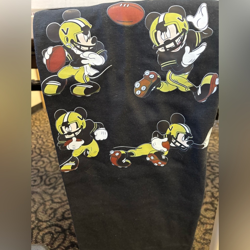 New Vanderbilt Black and Yellow Mickey Football Graphic Tee size XL